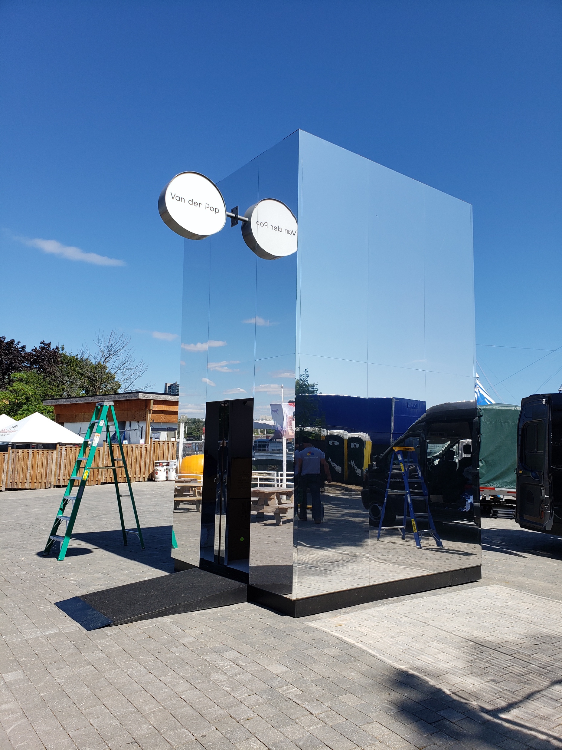 Tokyo Smoke Elevator Trip